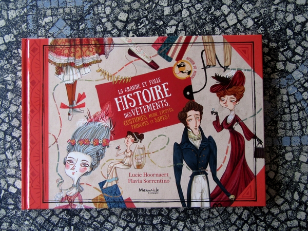 Lucie Hoornaert a dédicacé son charmant livre sur l'Histoire du costume....
