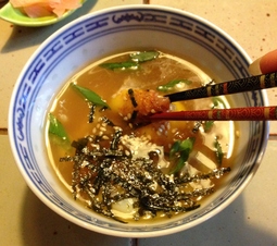 Zarû-Udon avec navet, oignons spring, Onsen Tamago dans son bouillon et Kabocha no Nimono