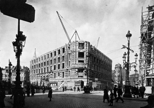 Nouvelle Bourse - construction - murs des ailes sortis de terre (FaceBook Lille ...tout simplement, C.C.I De Lille En Construction ( 1909-1921))