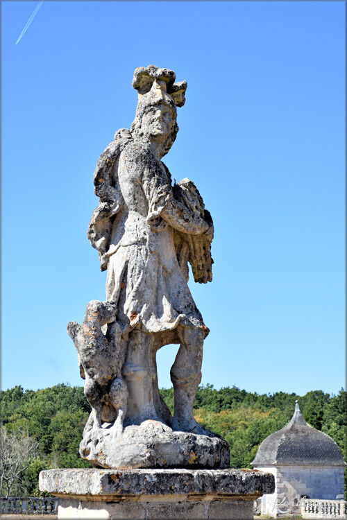 Photos château de la Roche-Courbon - les statues