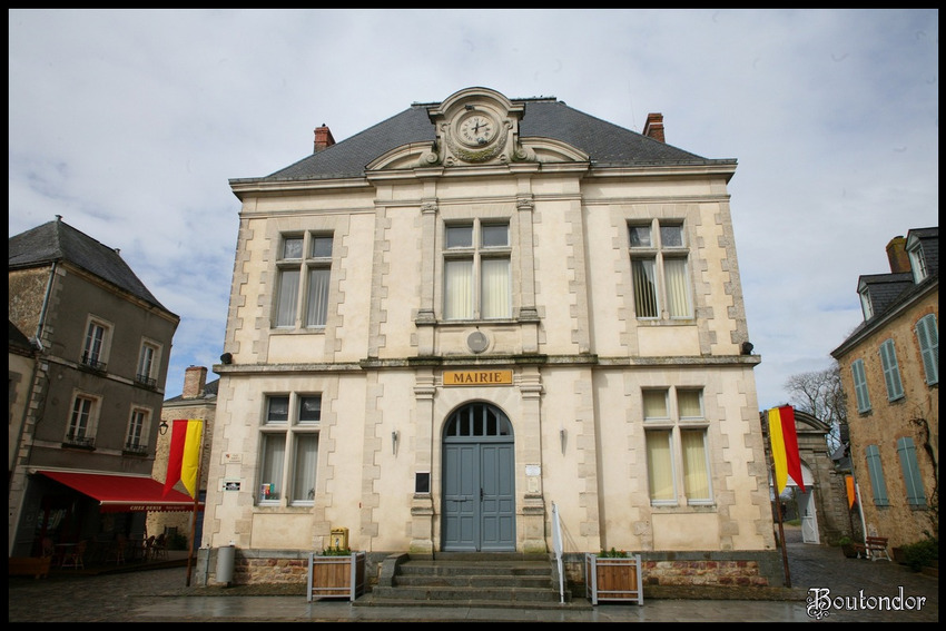 Saint-Suzanne -1- (Mayenne 53)