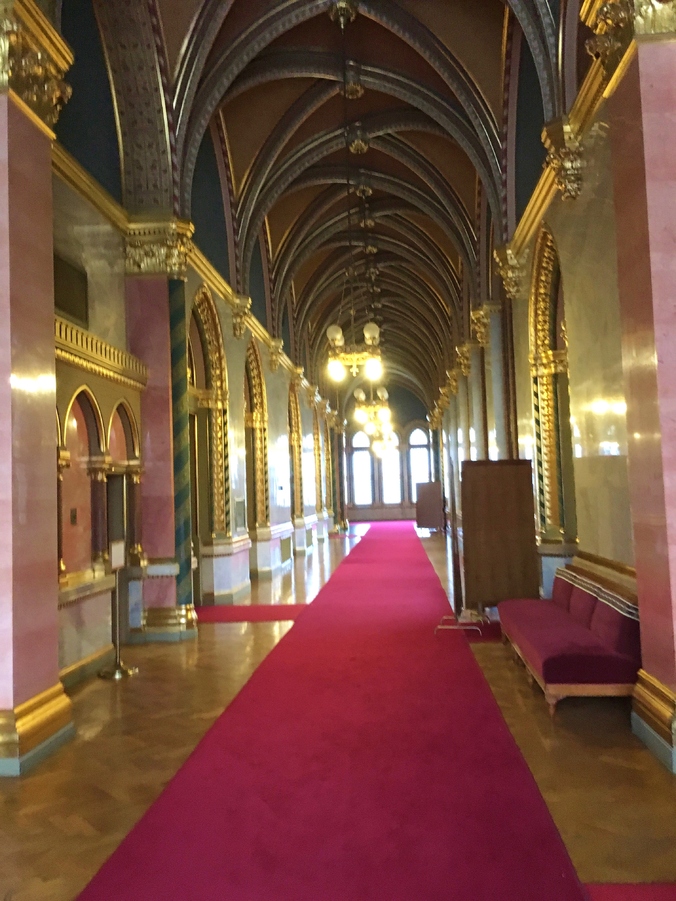 BUDAPEST - LE PARLEMENT (suite)