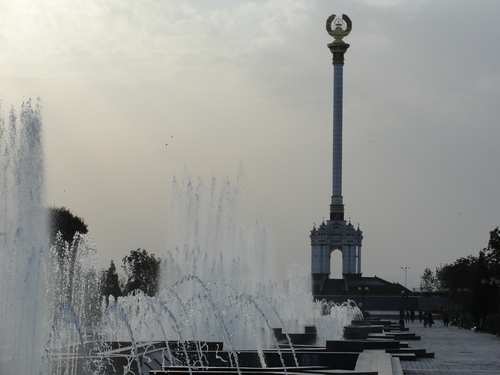 Statue d Ismaïl Samani