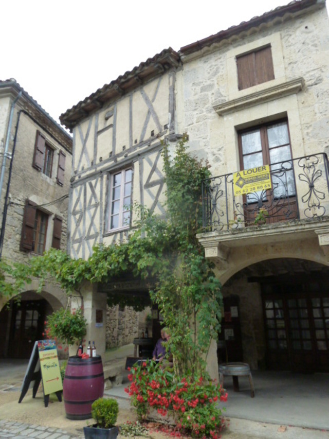 Fourcès, beaux villages de france (dans le gers)