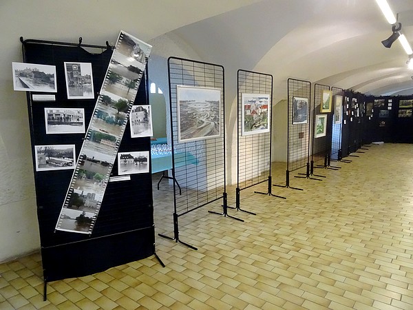 Une superbe exposition d'oeuvres d'artistes Châtillonnais sur le thème du festival "Au fil de l'onde, entrez en Seine"...