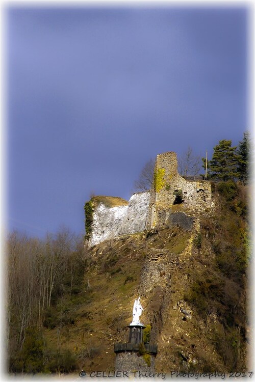 Les vestiges du chateau de cornillon - Saint-rambert en bugey - Vallée de l'Albarine - Ain 