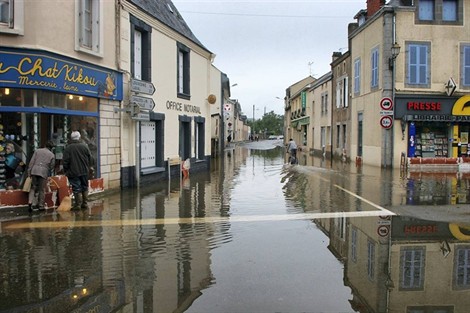 Neau, les pieds dans l'eau.