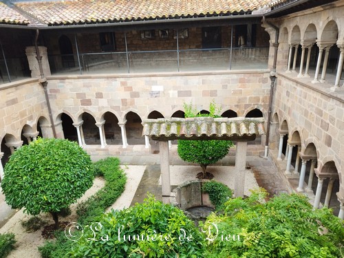 Fréjus, le cloître de la cathédrale saint Léonce