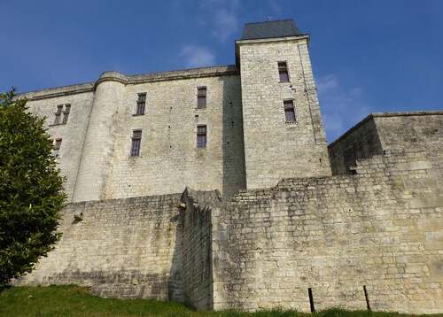 Villebois-Lavalette et son château (Charente)