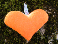 coeur en feutrine orange dos