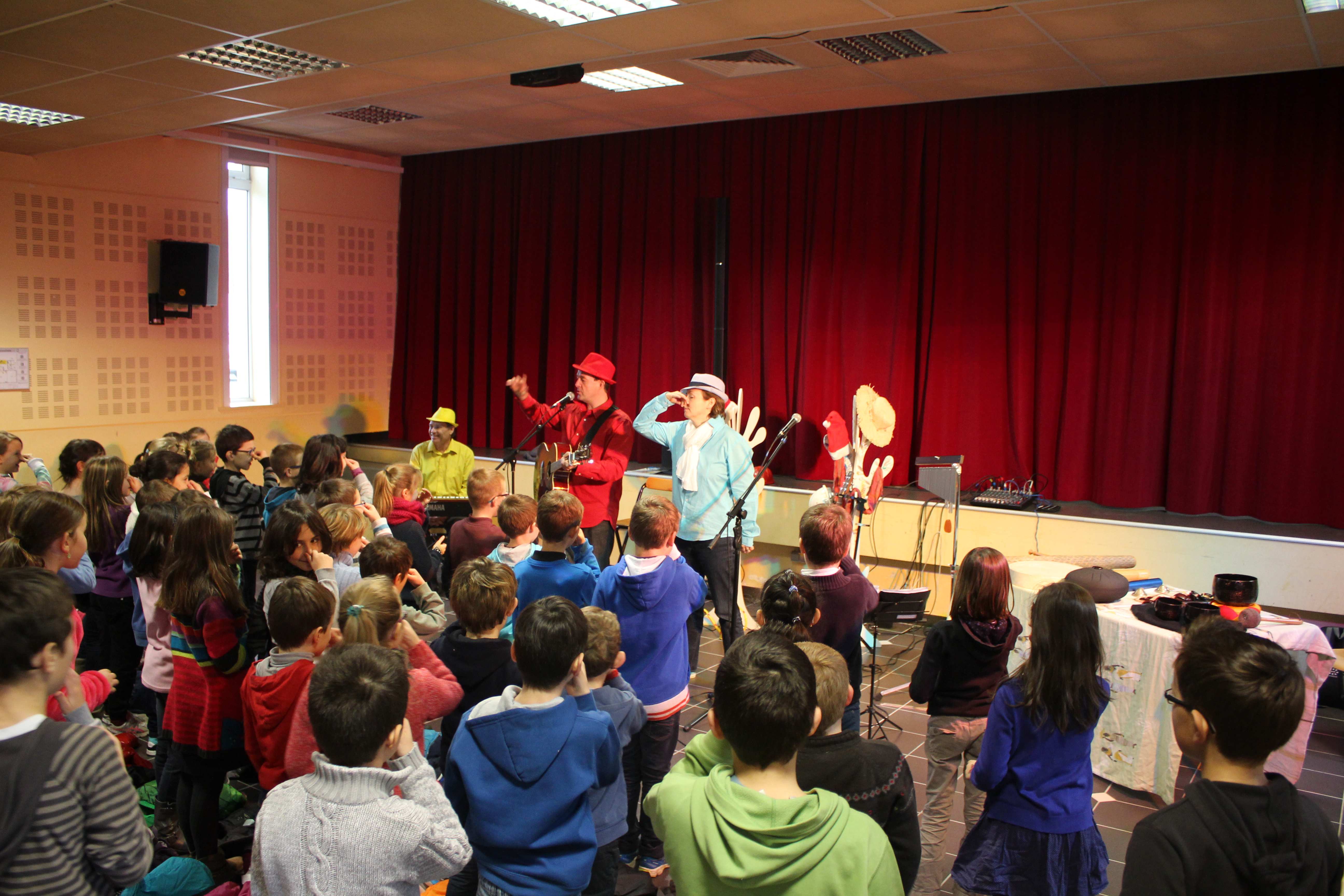 9 décembre 2014 - Spectacle Enfants à Plonevez-Porzay (29)