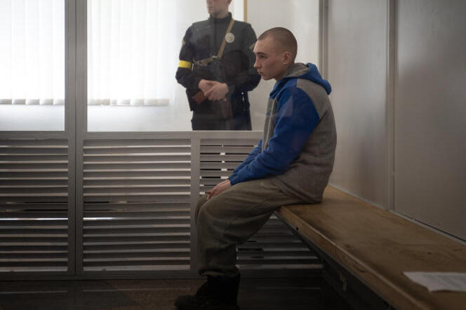 Vadim Chichimarine, 21 ans, lors de la deuxième audience de son procès pour crime de guerre, le 19 mai 2022, à Kiev.
