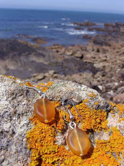 BOUCLES D'OREILLES BORD DE MER couleur lichen sur les rochers.. 
