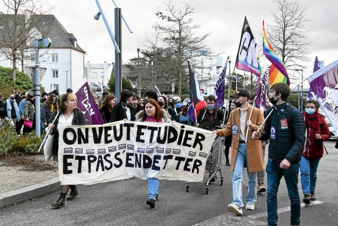 Une quarantaine d’étudiants et lycéens s’est mobilisée ce jeudi après-midi, à Brest.