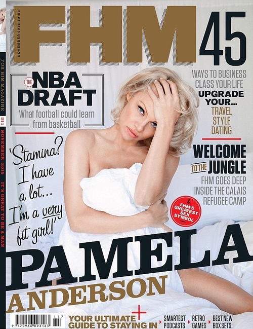 A 48 ans, Pamela Anderson est la femme la plus âgée en couverture de FHM