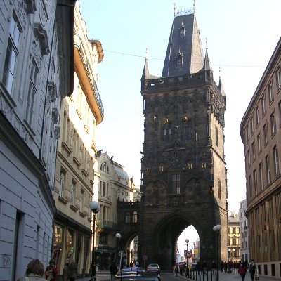 la tour poudrière, porte d'entrée dans la vieille ville