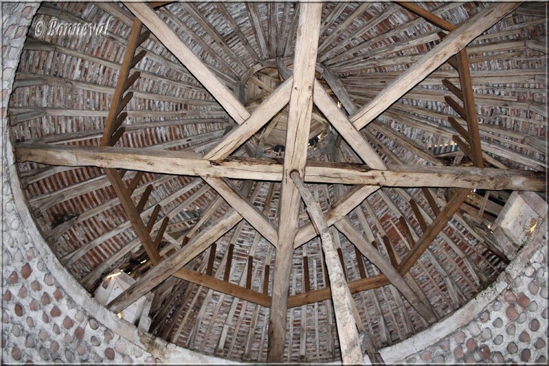 Colombier du Château de Panloy charpente Port d'Envaux Charente-Maritime