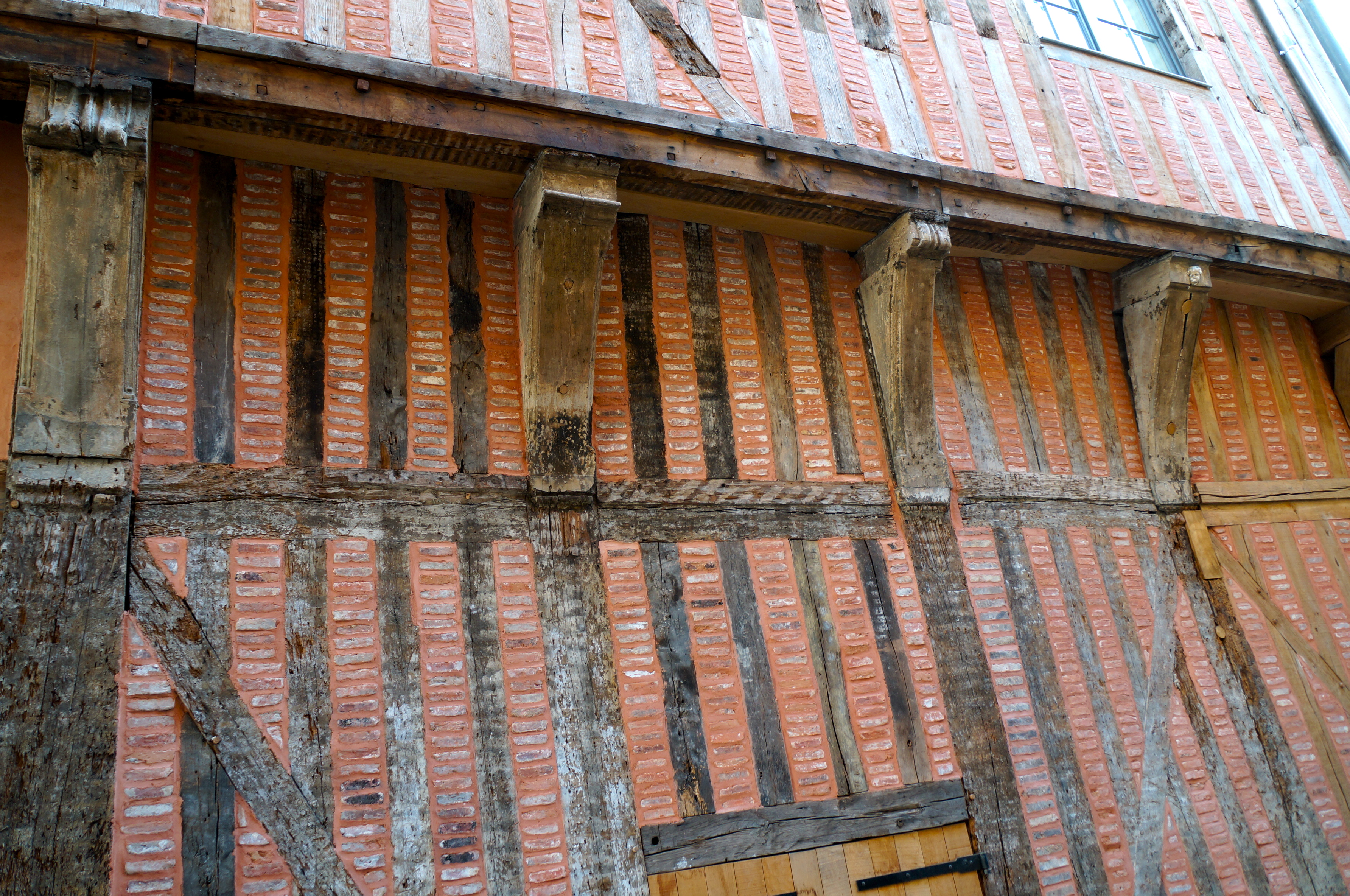Troyes, les maisons en pans de bois - BENISSA