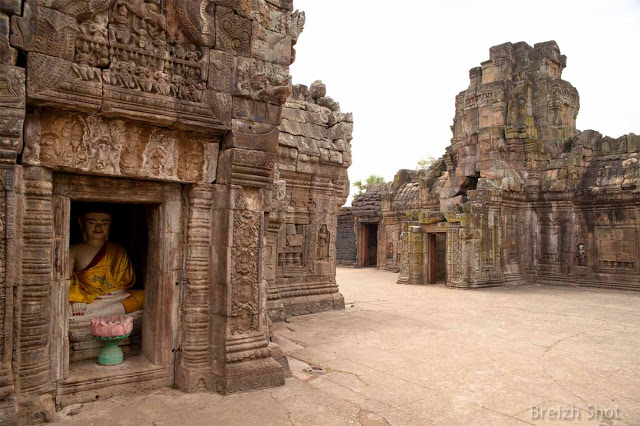 Le Vat Nokor - Banteay Prei Nokor - Kampong Cham - Bouddha dans une niche Le Vat Nokor - Banteay Prei Nokor - Kampong Cham - Bouddha dans une niche