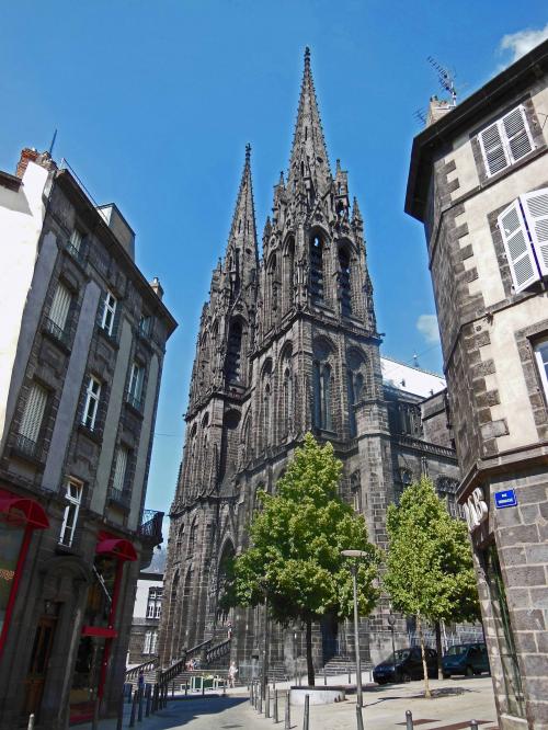 ...CLERMONT-FERRAND...