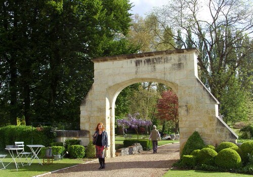 Exposition de bijoux au Château de Sasnière