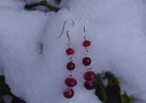 Boucles d'oreilles en perles de verre dans les tons rouges