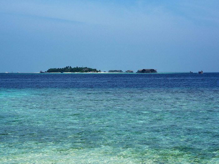 La plage d'eau chaude de l’île de Makunufushi, aux Maldives.