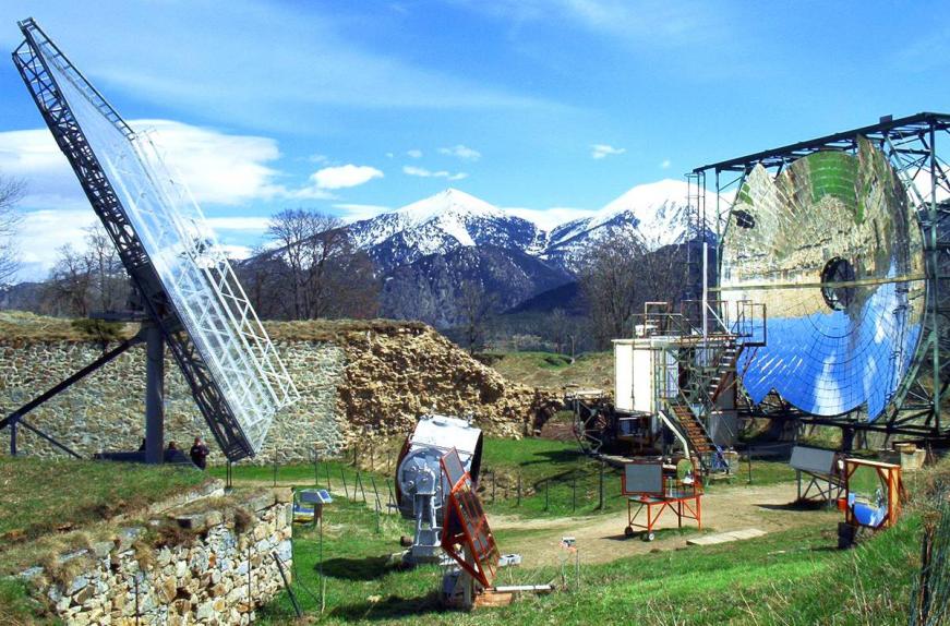 Peut être une image de 1 personne, piste de ski et antenne parabolique