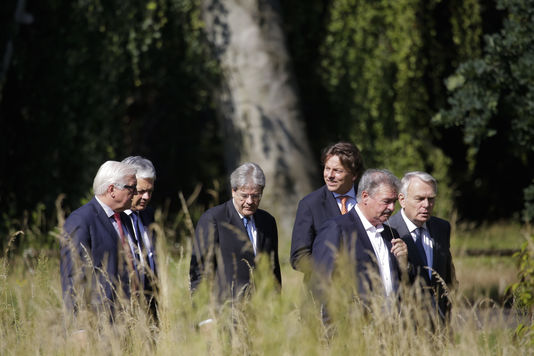 MARKUS SCHREIBER / AP Les ministres des affaires étrangères français, allemand, néerlandais, belge, luxembourgeois et italien, réunis le 26 juin à Berlin pour parler des conséquences du vote pour le « Brexit ».