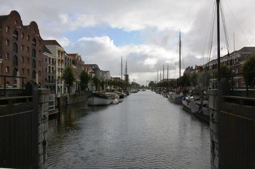 Le petit port historique de Delft à Rotterdam