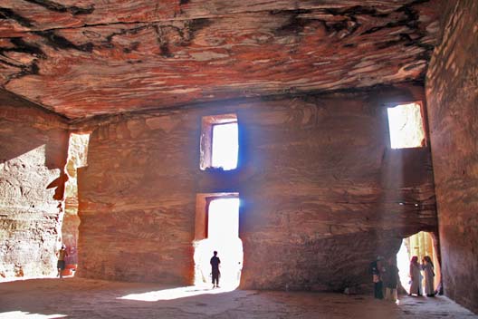 Pétra (Jordanie), L'intérieur d'un tombeau (photo : Gérard Grégor)