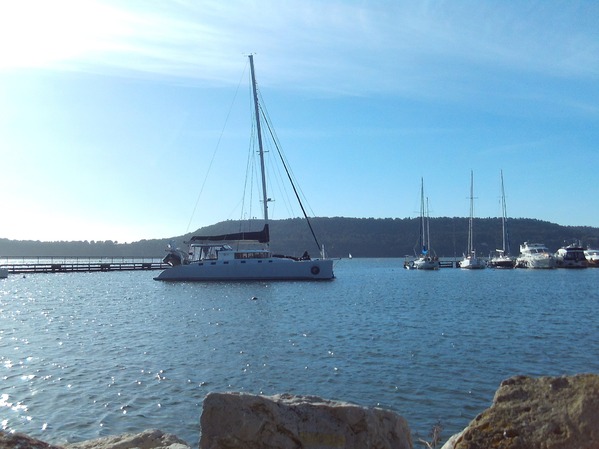 Peut être une image de course de bateaux, voile, voilier et océan