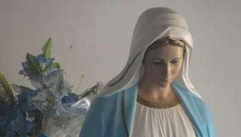 Moossou : statue de la Vierge pleure