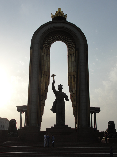 Statue d Ismaïl Samani