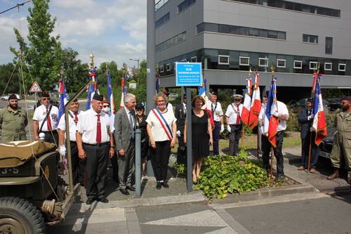 Inauguration de la plaque de la plaque et de la salle d'honneur de la maison de s anciens combattants de Bruges de monsieur Raymond Manaud de l'Avenue Raymond Manaud et