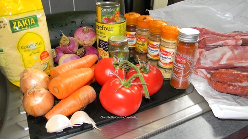 Couscous à ma façon (à la française lol), agneau, merguez, courgettes, navets, carottes, épices