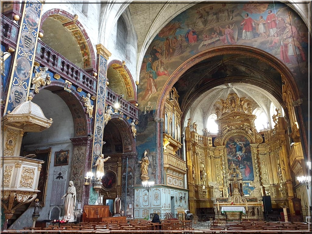 1025 - La Collégiale ND des Anges à l’Isle-sur-la-Sorgue dans le Vaucluse (84)