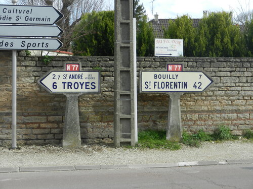 Patrimoine routier: Les pancartes de direction en béton! (3)