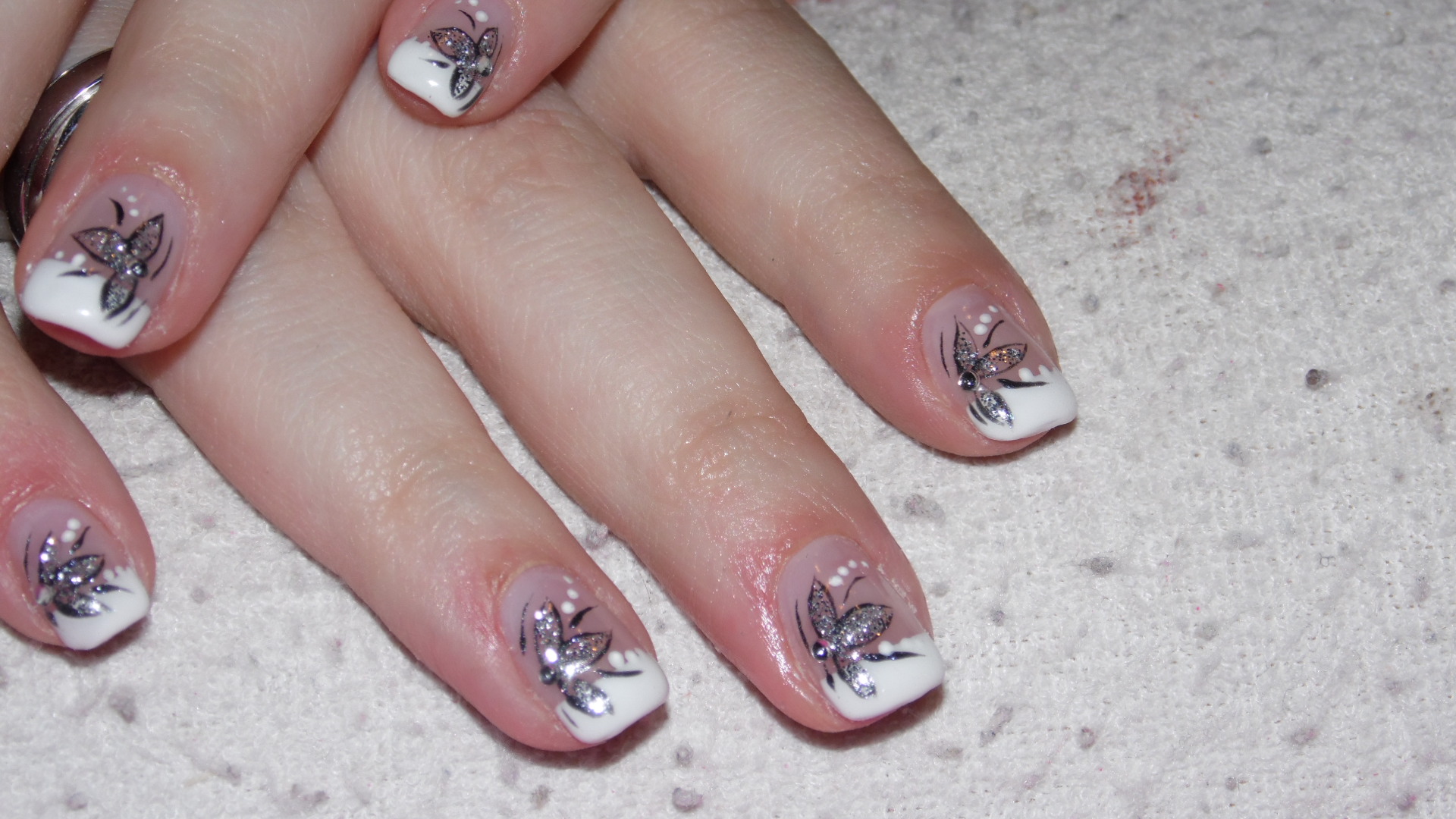 Recouvrement sur ongles naturels sur Sophie M.