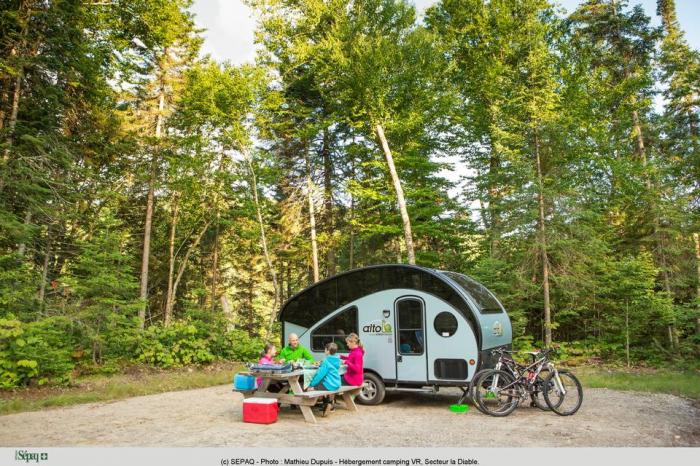 Les Touristes Débarquent Dans Les Laurentides -