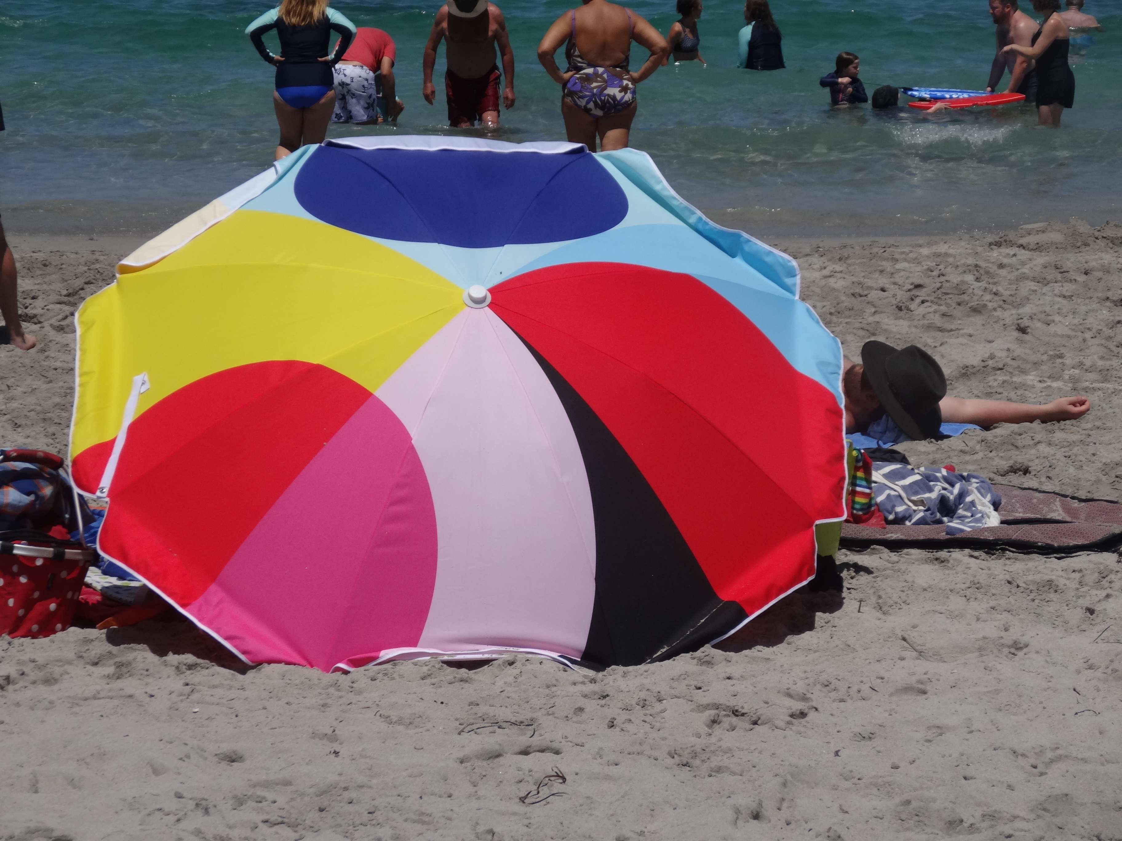 A l'ombre de mon parasol qui ne s'envole pas ! - entre sel et mer