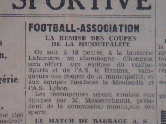 Samedi 13.8.1932 le Mouloudia reçoit le trophée du finaliste de la coupe Municipale