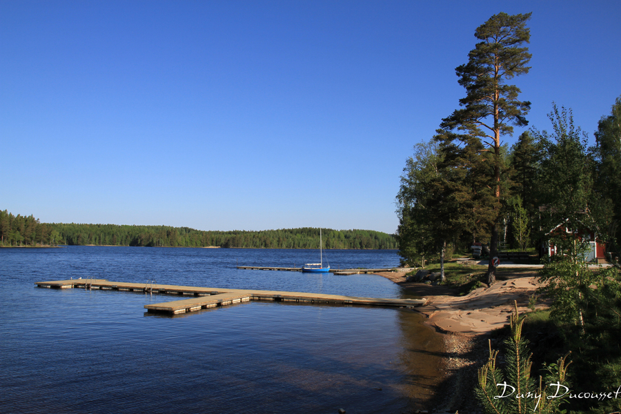 Suède Nora au bord du lac Norasjon le soir