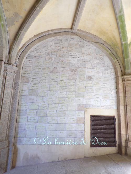 Sainte-Anne d'Auray, le cloître et le chemin de croix