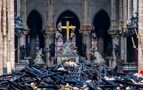 2019, 15 avril Notre-Dame :'-(