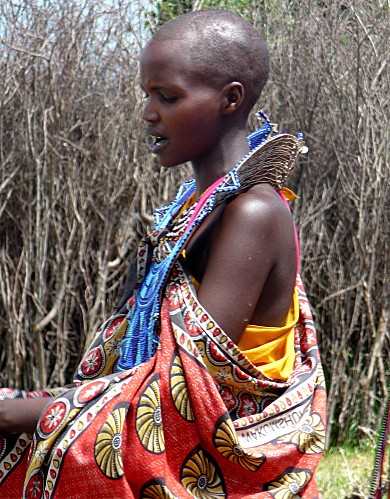 Femme Masaï danse