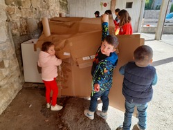 maternelle CE2 et CM : une cabane en carton