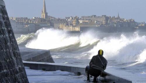 Un mois avant la « marée du siècle » le 21 mars,  la mer lance la saison.