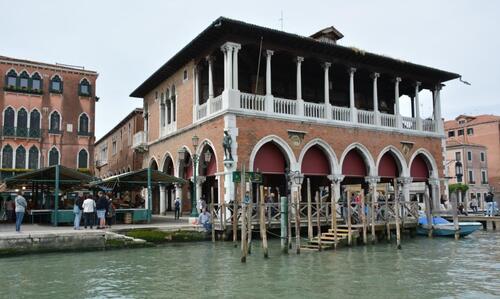 Le marché du Rialto à Venise