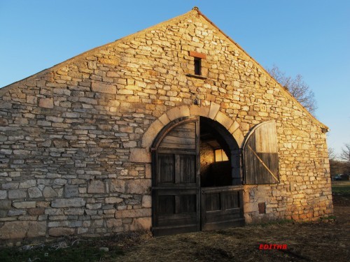 PORTE PRINCIPALE DE LA BERGERIE DE LA BLAQUIERE BERGERIE LA BLAQUIERE (8)